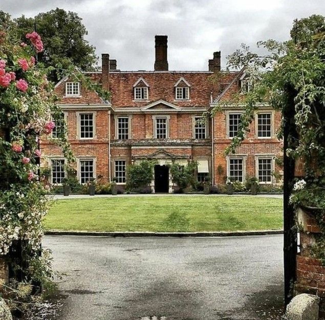 Country Estate Manor House | April Hamilton